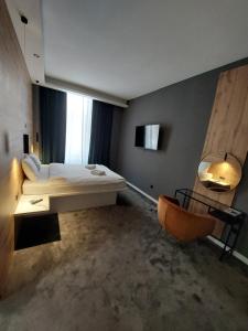 Ein Bett oder Betten in einem Zimmer der Unterkunft A8 b&b