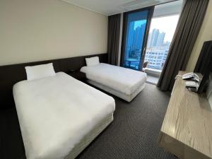 Postel nebo postele na pokoji v ubytování Incheon Rivieraverium Hotel