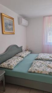 Postel nebo postele na pokoji v ubytování A u r o r a Central Room Climatizzata tra Locarno, Lugano e Bellinzona a 1 minuto FFS