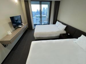 Postel nebo postele na pokoji v ubytování Incheon Rivieraverium Hotel