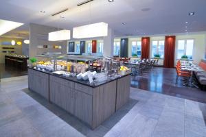 a restaurant with a buffet in a hotel lobby at Select Hotel Berlin The Wall in Berlin