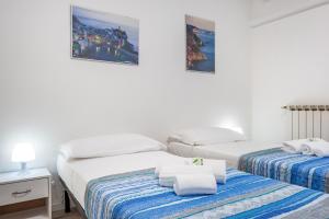 A bed or beds in a room at NEW APT! 1km from Central Station 'La Spezia'