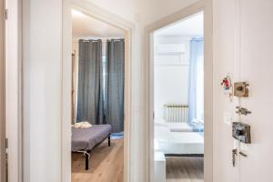 A bed or beds in a room at NEW APT! 1km from Central Station 'La Spezia'
