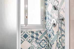 A bathroom at NEW APT! 1km from Central Station 'La Spezia'