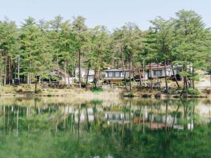 a house on the shore of a lake at Oogute Kohan Shirasagi So in Shimojo mura