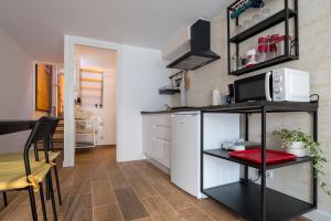 Kuchnia lub aneks kuchenny w obiekcie Suite Dúplex con terraza independiente
