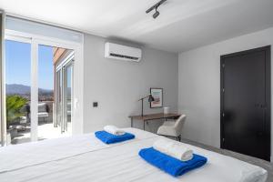 En eller flere senge i et værelse på Rooftop in Fuengirola by Costarentals - Ref 59 + 47 billeder