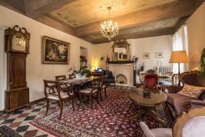 Coin salon dans l'établissement Swiss Historic & Garten Hotel Villa Carona