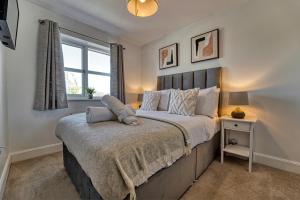 a bedroom with a large bed and a window at Guest Homes - Walkers Lane House in Worcester