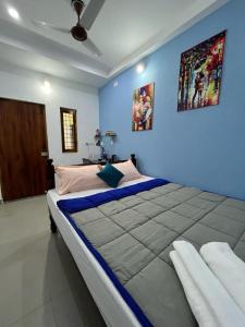 Postel nebo postele na pokoji v ubytování Chez Prabha Homestay