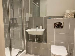 a bathroom with a shower and a sink and a toilet at Triple t homes Cosy 2 bedroom Apartment with balcony in Ilford