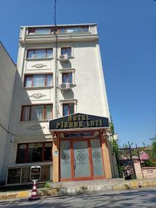 a building with a sign for a pizza hut at İHVA HOTEL PİERRELOTİ in Istanbul