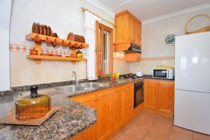 Kuchyňa alebo kuchynka v ubytovaní 147 Finca Terra Nostra ETV6544 by Mallorca Charme