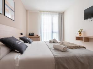 Posteľ alebo postele v izbe v ubytovaní limehome Barcelona Carrer de Besalú 82