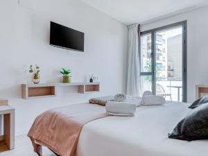 Posteľ alebo postele v izbe v ubytovaní limehome Barcelona Carrer de Besalú 82
