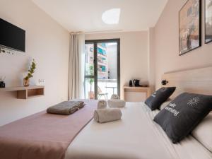 Posteľ alebo postele v izbe v ubytovaní limehome Barcelona Carrer de Besalú 82