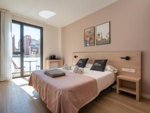 Posteľ alebo postele v izbe v ubytovaní limehome Barcelona Carrer de Besalú 82