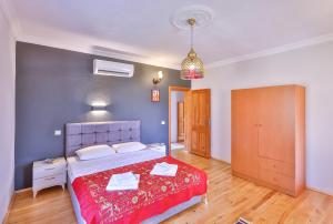 a bedroom with a bed with a red bedspread at Villa Grando 2 in Kas