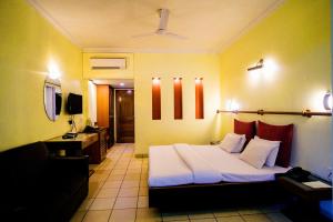 Postel nebo postele na pokoji v ubytování Treasure Island Resorts Lonavala