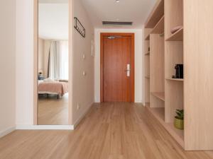 Posteľ alebo postele v izbe v ubytovaní limehome Barcelona Carrer de Besalú 82