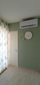 a room with a white fan and a door at A Domo Tua in Alghero