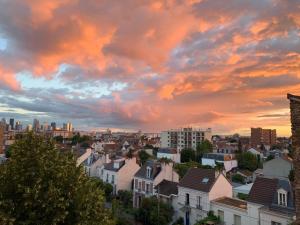 Výhľad na mesto Colombes alebo výhľad na mesto priamo z apartmánu