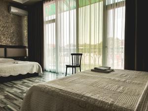Voodi või voodid majutusasutuse Discovery Hotel toas