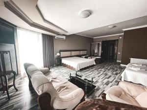 Voodi või voodid majutusasutuse Discovery Hotel toas