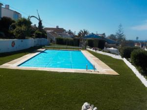 Basen w obiekcie Maison Gaïa: Tranquility near the sea with garden lub w pobliżu