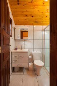Kúpeľňa v ubytovaní Chalés Pedra do Baú