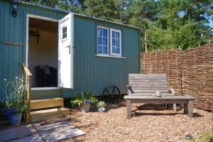 Zahrada ubytování The Laburnum Retreat Shepherd Hut private hot Tub + 13 fotografií