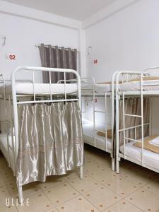 Двухъярусная кровать или двухъярусные кровати в номере Saigon Cozy House & coffee
