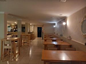 a row of tables and chairs in a restaurant at Vilamar in Luz
