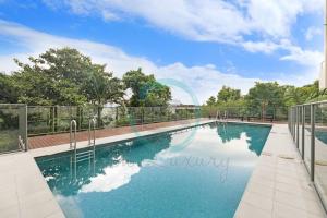 Piscina di ZEN AT ARKABA 3BR Luxury Waterfront Apt Pool + BBQ o nelle vicinanze