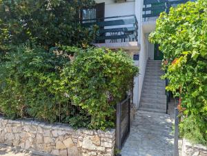 Zahrada ubytování ground floor apartment 50m from beach