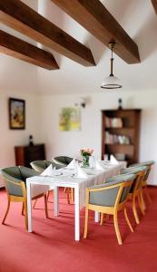 a white table and chairs in a room at Hotel Zajazd Kultury, dawniej Pocztowy in Zielona Góra