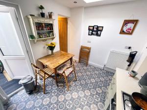 Gallery image of 2-Bedroom Fisherman's Cottage on Newlyn Sea Front in Newlyn