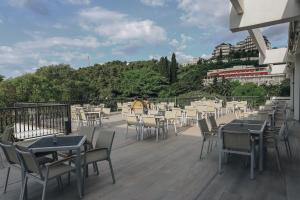 Restaurace v ubytování Hotel Montenegro