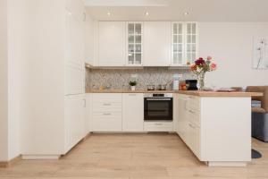 Kuchyňa alebo kuchynka v ubytovaní Warszawa Szlachecka Apartment by Noclegi Renters
