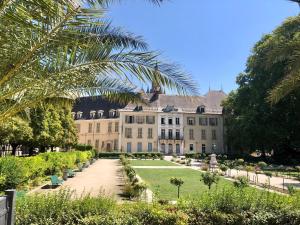 a large house with a garden in front of it at Studio rénové proche palais des sports in Grenoble