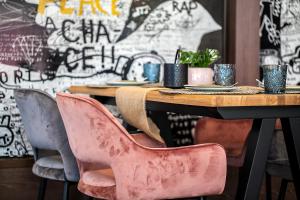 A seating area at Hotel Mercure Wien Westbahnhof