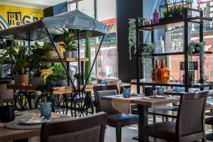 A restaurant or other place to eat at Hotel Mercure Wien Westbahnhof