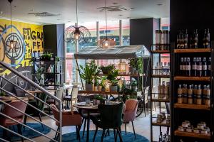 A restaurant or other place to eat at Hotel Mercure Wien Westbahnhof