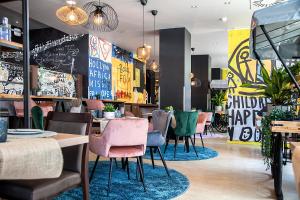 A seating area at Hotel Mercure Wien Westbahnhof