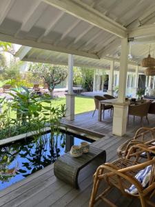 Gallery image of Villa Jasper at BERAWA beach in Canggu