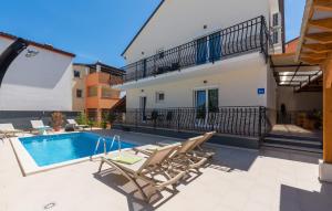 Bazén v ubytovaní Holiday House Pudarica alebo v jeho blízkosti