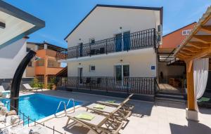 Bazén v ubytovaní Holiday House Pudarica alebo v jeho blízkosti
