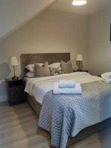 Ein Bett oder Betten in einem Zimmer der Unterkunft 360 Town Stay Apartments & Studios