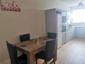 Küche/Küchenzeile in der Unterkunft 360 Town Stay Apartments & Studios