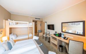 Postel nebo postele na pokoji v ubytování Aquapalace Hotel Prague